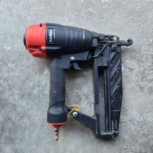 Banks 16 Gauge Finish Air Nailer